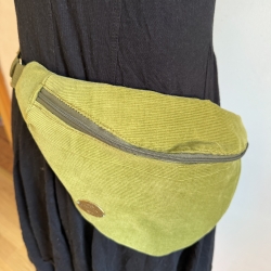 Bauchtasche, Hüfttasche aus grünem Feincord, Innenfach mit RV 