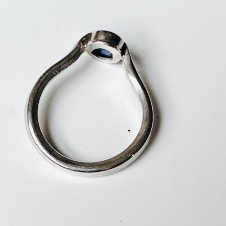 Ring aus Silber „Oval und dunkelblau“