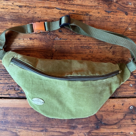 Bauchtasche, Hüfttasche aus grünem Feincord, Innenfach mit RV 