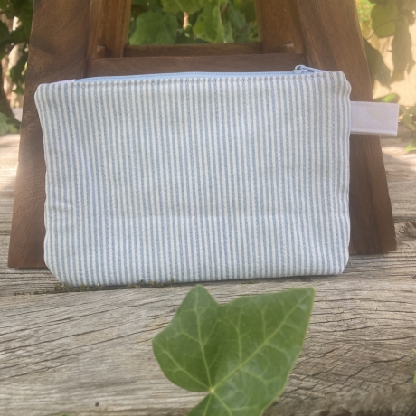 Gestepptes Täschchen | Hellblau-Weiß gestreift | Upcycling  