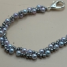 Handgefertigtes Perlenarmband in Perlmutt und silberfarbend