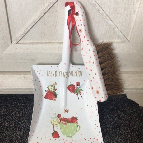 Kehrbesen Set - handmade -Geschenk - Unikate - Erdbeer Elfen 