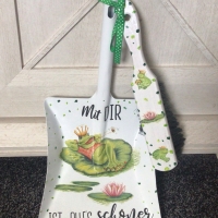 Kehrbesen Set - handmade -Geschenk - Froschmädchen „Mit Dir ist“ 