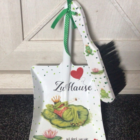 Kehrbesen Set - handmade -Geschenk  - Froschmädchen „Zu Hause….“ 
