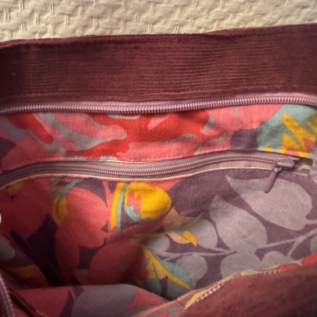 Cross-Over-Tasche aus Feincord mit Reißverschluß, Innenfach  