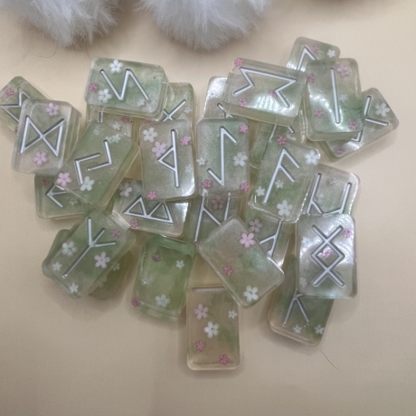 Runensteine NEU mit Blüten Resin Handmade Unikat Geschenkidee