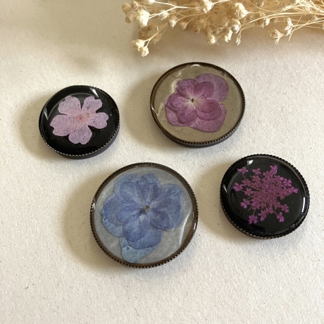 4 dekorative Vintage Magnete mit gepressten Blumen