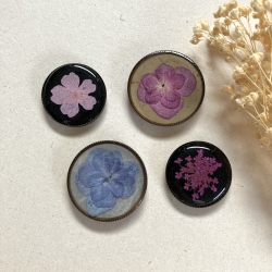 4 dekorative Vintage Magnete mit gepressten Blumen