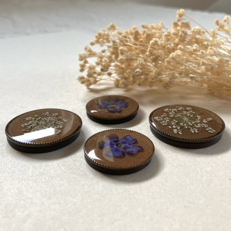 4 dekorative Vintage Magnete mit gepressten Blumen