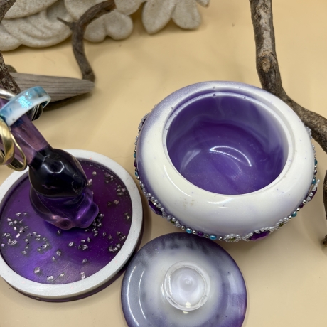Handgemachtes Epoxidharz Set lila – Schmuckdose & Hasen Ringhalte