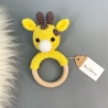 Giraffe Rassel Holzring gehäkelt Greifling gelb 