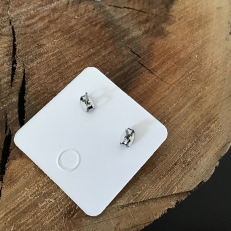 „Schlicht und schön“ Polariscabochon-Edelstahl-Ohrstecker