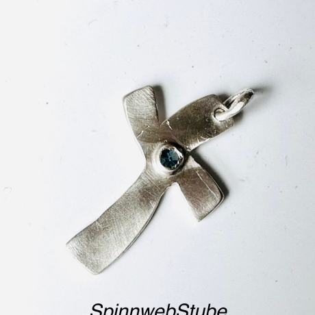 Asymmetrisches Kreuz „Aquamarin“
