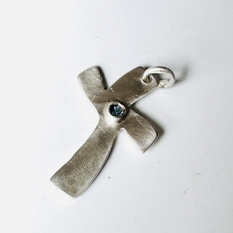 Asymmetrisches Kreuz „Aquamarin“