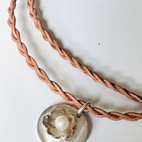 Kettenanhänger Daisy mit Perle