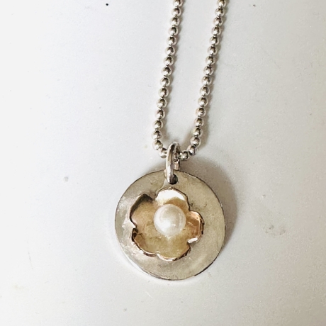 Kettenanhänger Daisy mit Perle
