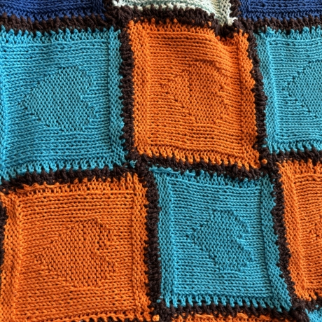 Bunte gestrickte Kniedecke- Kinderdecke mit Herzen - 18 -