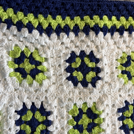 Gehäkelte Granny Square Kniedecke- Kinderdecke - 15 -