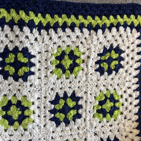 Gehäkelte Granny Square Kniedecke- Kinderdecke - 15 -