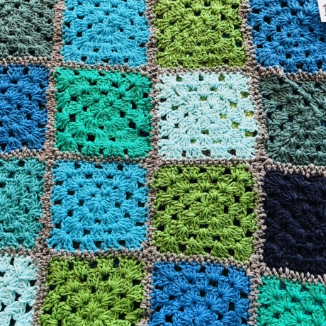 Gehäkelte Granny Square Kniedecke- Kinderdecke - 12 -