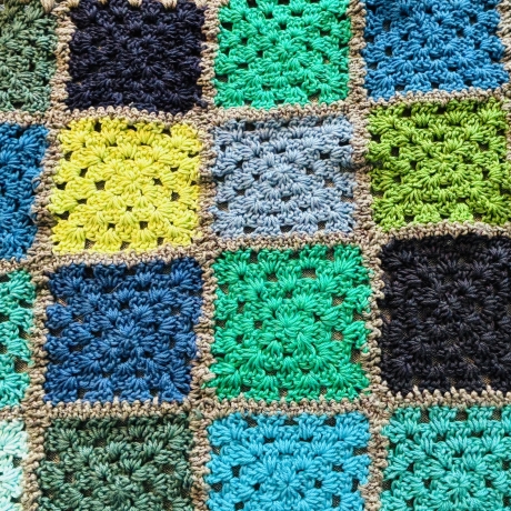 Gehäkelte Granny Square Kniedecke- Kinderdecke - 12 -