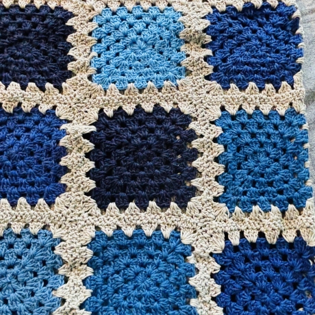 Gehäkelte Granny Square Kniedecke- Kinderdecke - 13 -