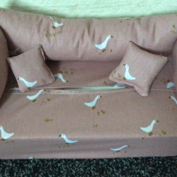 Deko-Sofa KosmetikboxSofa TaschentücherboxSofa - Gänse auf rose 