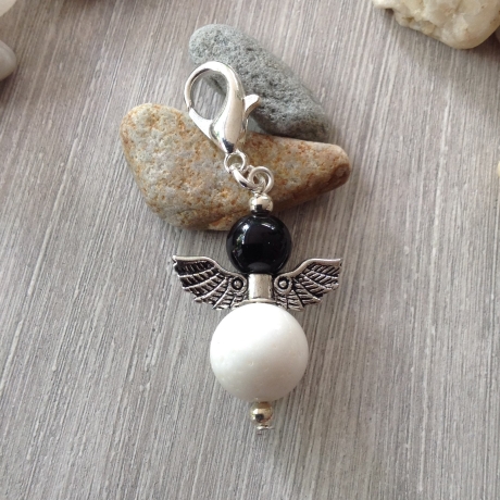 Schutzengel mit Schaumkoralle und Onyx
