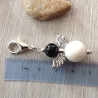 Schutzengel mit Schaumkoralle und Onyx