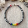 Graues Armband mit 'Regenbogen'