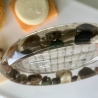 Ovale Seifenschale mit Flusskiesel und Vintage Schriftzug, Steine