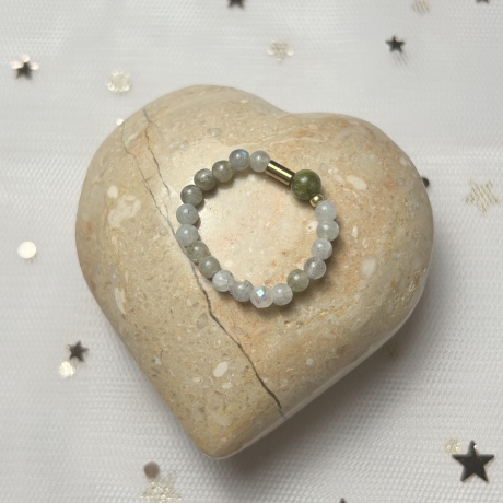 Schöner, flexibler Ring aus  Achatsteinen.