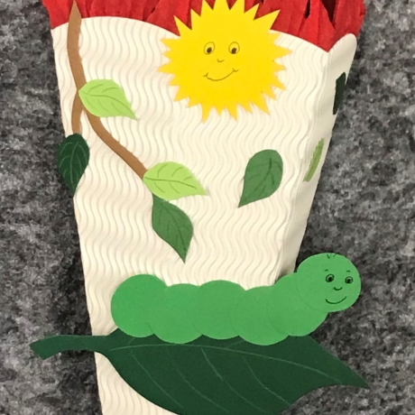 Schultüte Raupe,  fertig gebastelt