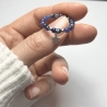 Flexibler Ring aus blauem Achat mit Sternanhänger.