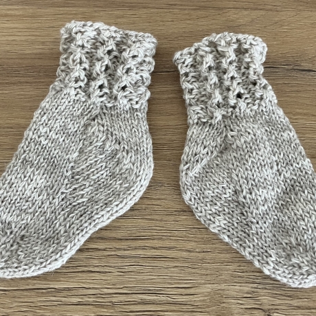 Handgestrickte Babysocken Gr. 17