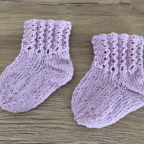 Handgestrickte Babysocken Gr. 16