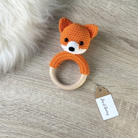 Baby Rassel Holzring Fuchs gehäkelt Greifling orange Häkeltier 