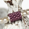 Kugelring (elastisch) in Weiß mit Röhre aus Delica-Beads in Mauve