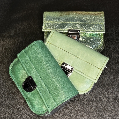 Kleines Portemonnaie metallic aus Echtleder