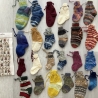 Adventskalender mit handgestrickten Socken + Klammern 1-24
