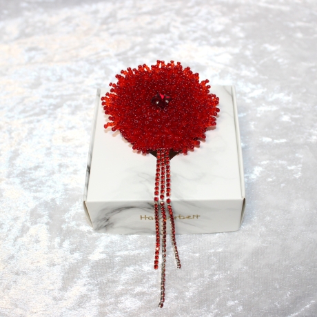 Brosche Rote Blume aus Glasperlen, Handarbeit