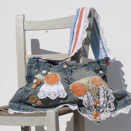 Romantische Tasche aus Jeans mit Vintage Applikationen und Spitze
