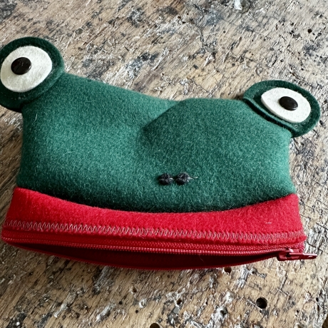 Mäppchen Frosch aus 100% Wollfilz dunkelgrün