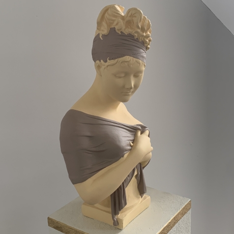 Büste einer Frau mit Schal. Schöne Dekoration für dein Zuhause.