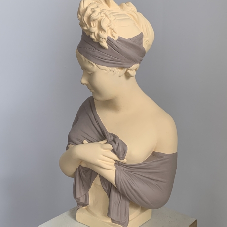 Büste einer Frau mit Schal. Schöne Dekoration für dein Zuhause.