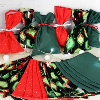 Handgenähter Adventskalender zum Befüllen mit 24 Stoffsäckchen