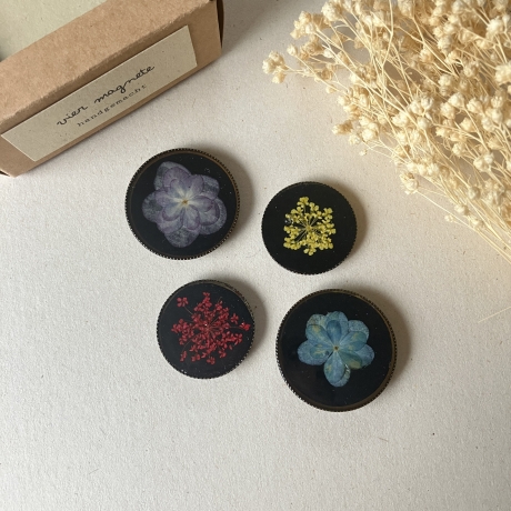 4 dekorative Vintage Magnete mit gepressten Blumen