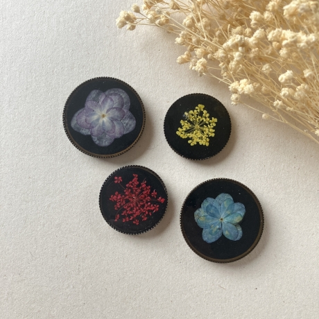 4 dekorative Vintage Magnete mit gepressten Blumen
