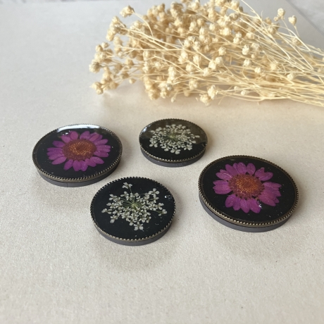 4 dekorative Vintage Magnete mit gepressten Blumen (B-Ware)