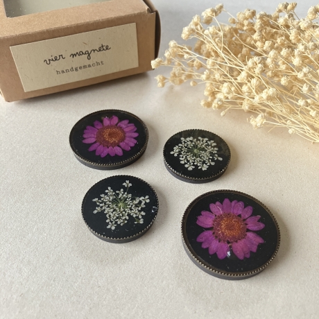 4 dekorative Vintage Magnete mit gepressten Blumen (B-Ware)
